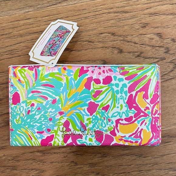 Lilly Pulitzer Folding Sunglasses Case - Picture 2 of 6